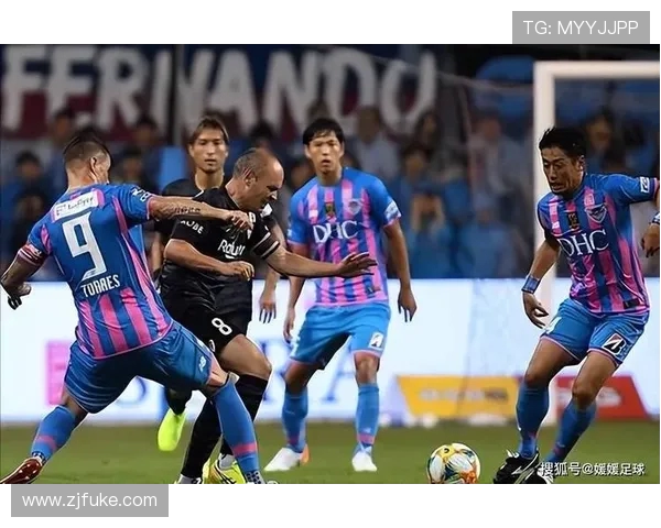 东京绿菌与长崎航海的激烈对决展现足球魅力与团队精神 东京绿菌与长崎航海的激烈对决展现足球魅力与团队精神