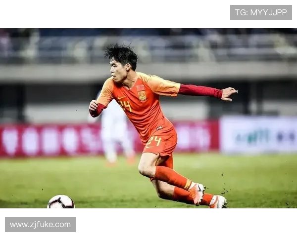 南京足球队在总决赛积分榜上以100分稳居第一名展现强劲实力